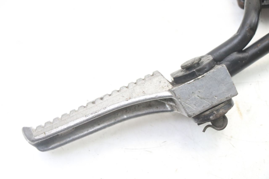 photo de SUPORTE DO DESCANSO DE PÉ TRASEIRO DIREITO GILERA STALKER 50 (1997 - 2005) - Detalhe da peça