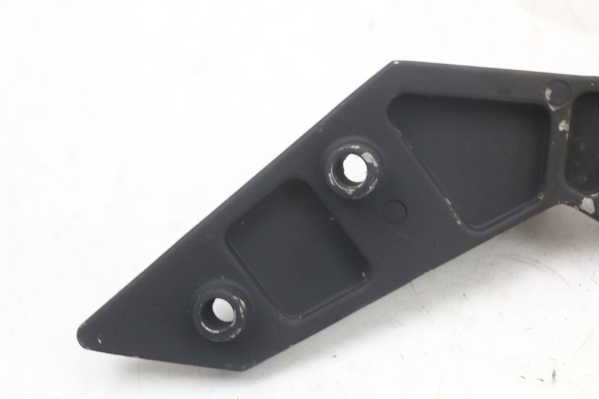 photo de SUPORTE DO DESCANSO DE PÉ TRASEIRO DIREITO KYMCO SUPER 8 125 (2008 - 2015) - Pontos de fixação