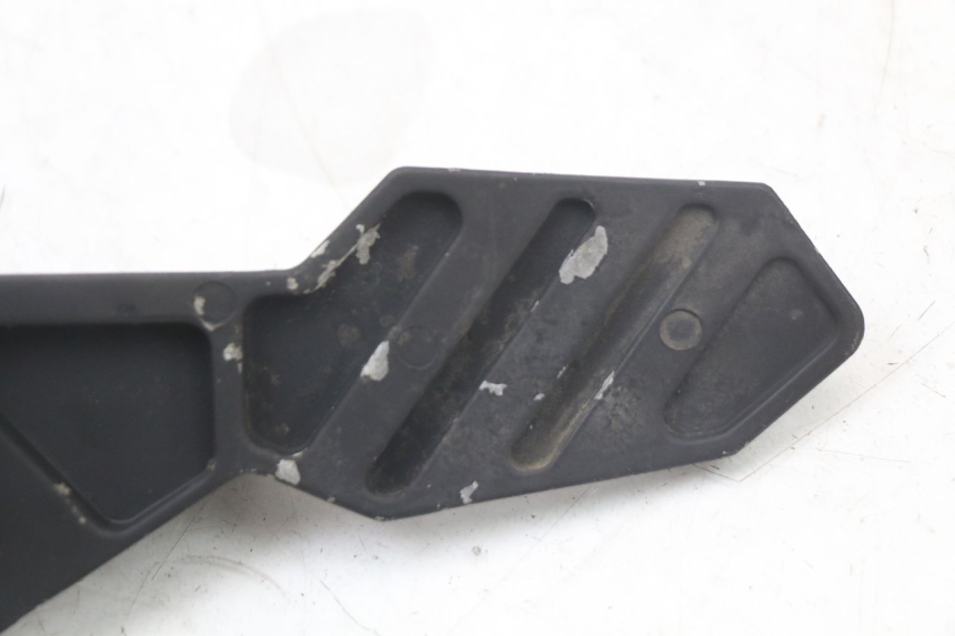 photo de SUPORTE DO DESCANSO DE PÉ TRASEIRO DIREITO KYMCO SUPER 8 125 (2008 - 2015) - Estado da superfície
