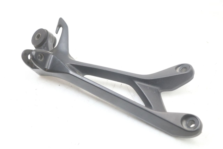 photo de SUPORTE DO DESCANSO DE PÉ TRASEIRO DIREITO SUZUKI GSR 750 (2011 - 2017) - Detalhe da peça