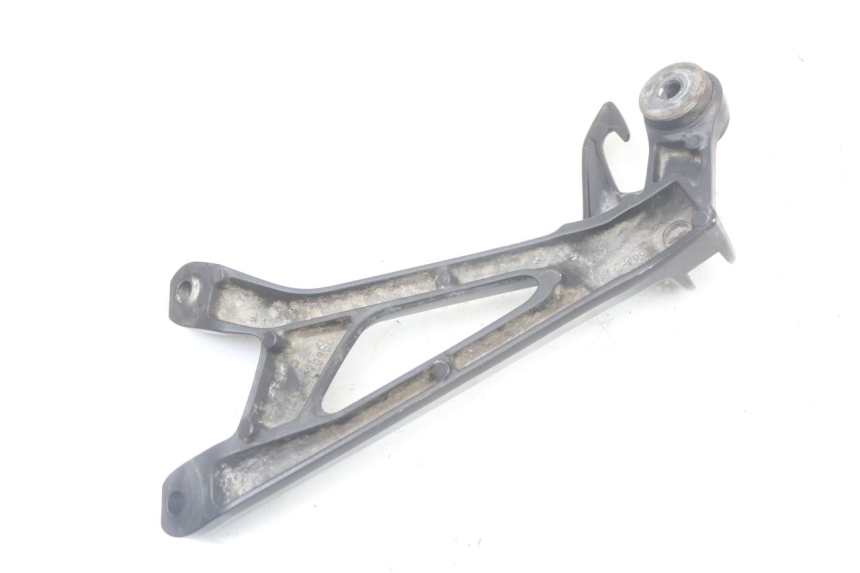 photo de SUPORTE DO DESCANSO DE PÉ TRASEIRO DIREITO SUZUKI GSR 750 (2011 - 2017) - Ampliação técnica