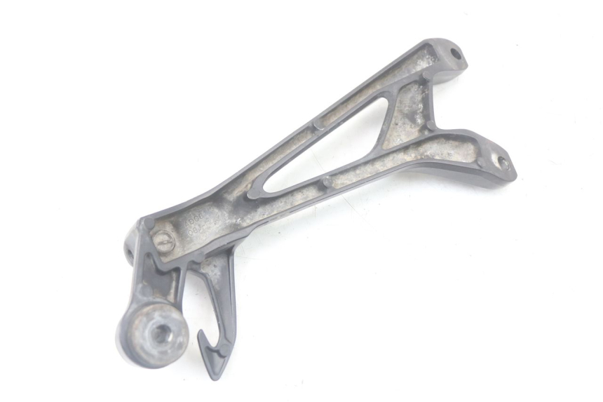 photo de SUPORTE DO DESCANSO DE PÉ TRASEIRO DIREITO SUZUKI GSR 750 (2011 - 2017) - Pontos de fixação