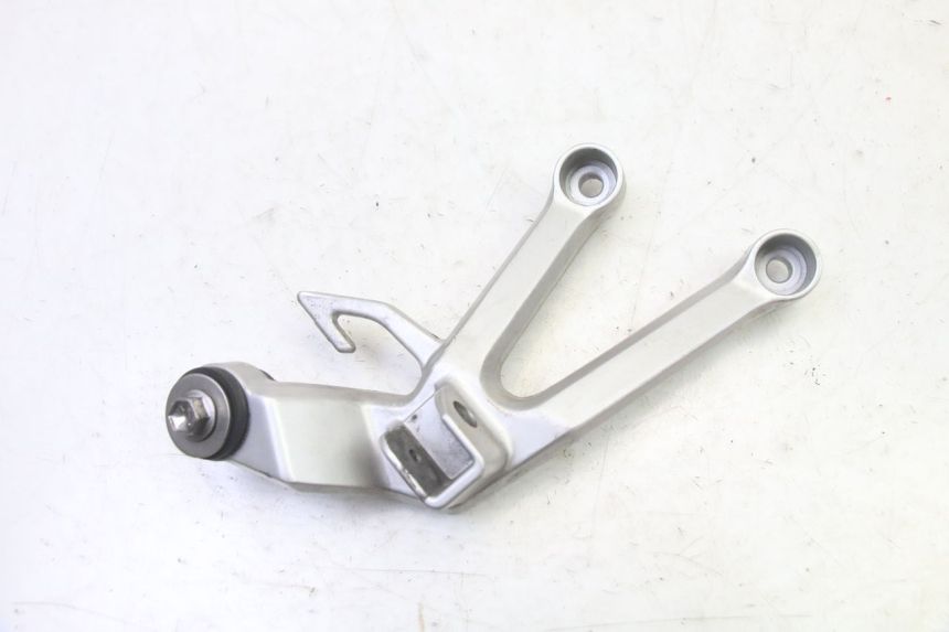 photo de SUPORTE DO DESCANSO DE PÉ TRASEIRO DIREITO SUZUKI SV S 650 (2003 - 2009) - Vista principal