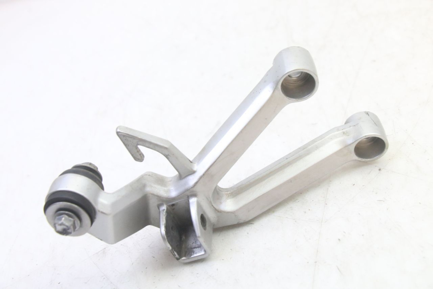 photo de SUPORTE DO DESCANSO DE PÉ TRASEIRO DIREITO SUZUKI SV S 650 (2003 - 2009) - Detalhe da peça