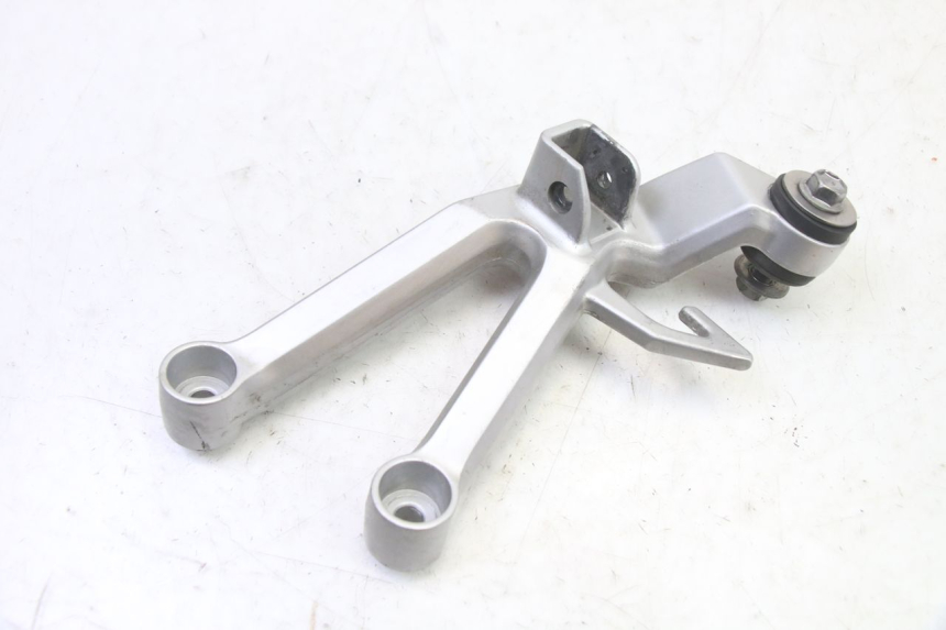 photo de SUPORTE DO DESCANSO DE PÉ TRASEIRO DIREITO SUZUKI SV S 650 (2003 - 2009) - Zoom do estado de desgaste