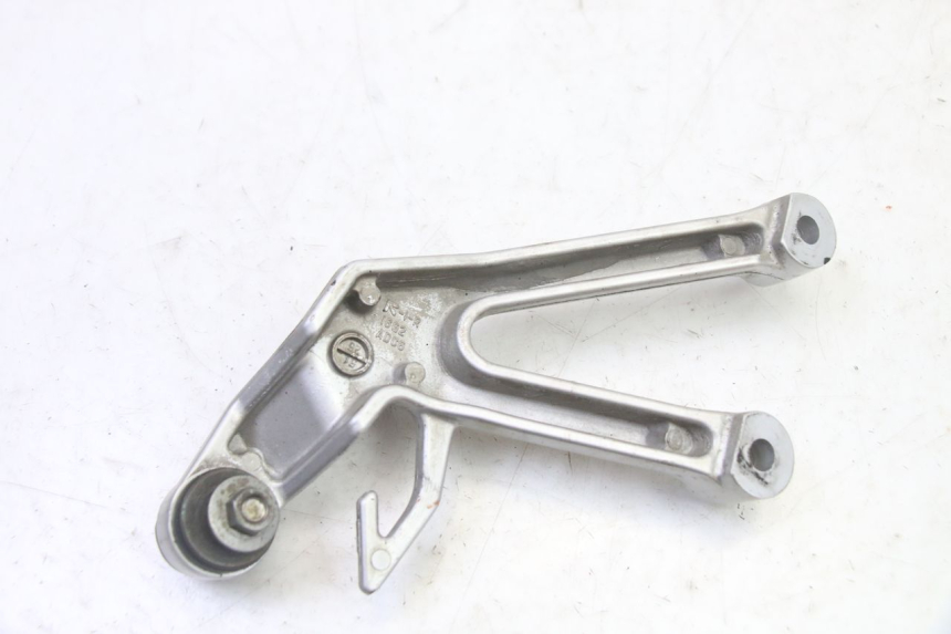 photo de SUPORTE DO DESCANSO DE PÉ TRASEIRO DIREITO SUZUKI SV S 650 (2003 - 2009) - Outro ângulo de visão