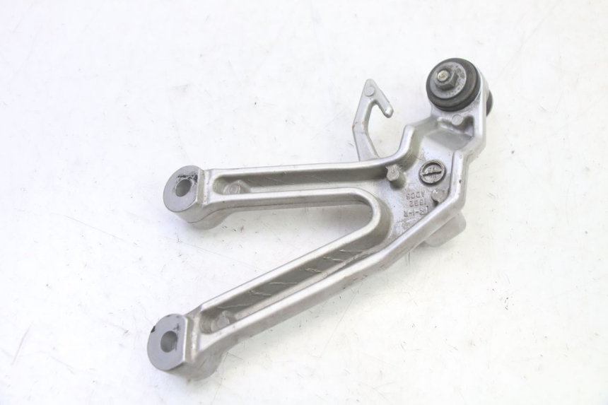 photo de SUPORTE DO DESCANSO DE PÉ TRASEIRO DIREITO SUZUKI SV S 650 (2003 - 2009) - Ampliação técnica