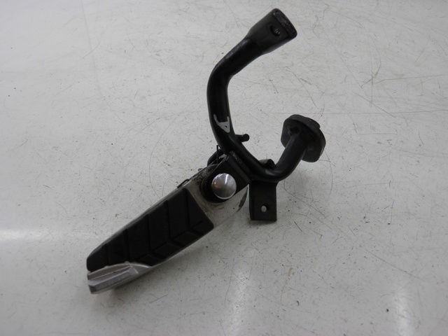 photo de SUPORTE DO DESCANSO DE PÉ TRASEIRO DIREITO SYM GTS 125 (2005 - 2008) - Vista principal