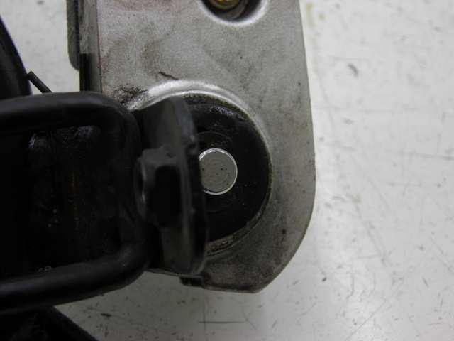 photo de SUPORTE DO DESCANSO DE PÉ TRASEIRO DIREITO SYM GTS 125 (2005 - 2008) - Vista geral