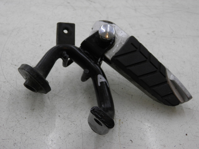 photo de SUPORTE DO DESCANSO DE PÉ TRASEIRO DIREITO SYM GTS 125 (2005 - 2008) - Pontos de fixação
