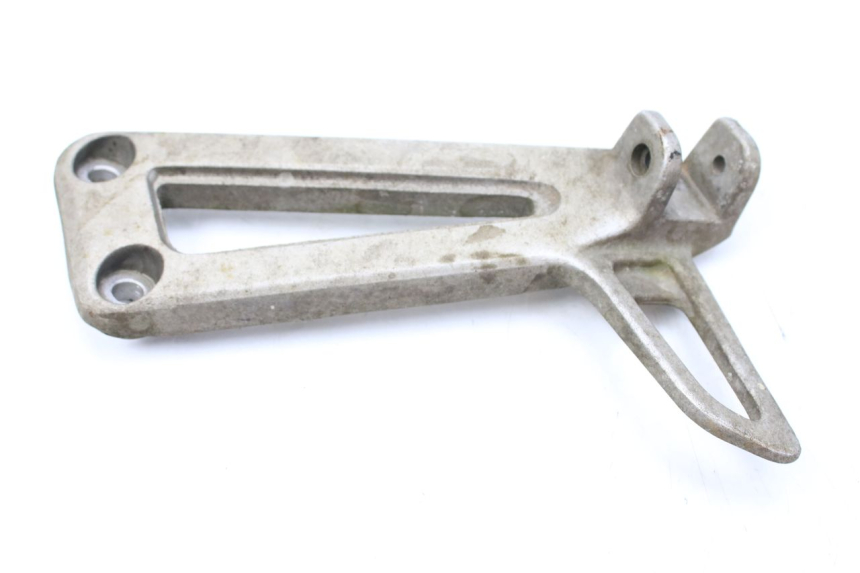 photo de SUPORTE DO DESCANSO DE PÉ TRASEIRO DIREITO YAMAHA TDR DELTABOX 125 (1997 - 2003) - Outro ângulo de visão