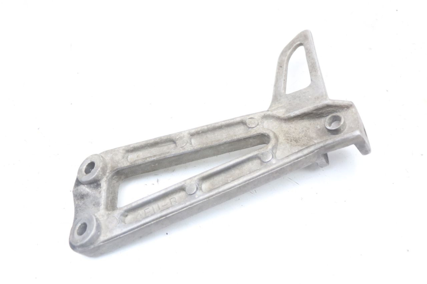 photo de SUPORTE DO DESCANSO DE PÉ TRASEIRO DIREITO YAMAHA TDR DELTABOX 125 (1997 - 2003) - Outro ângulo de visão