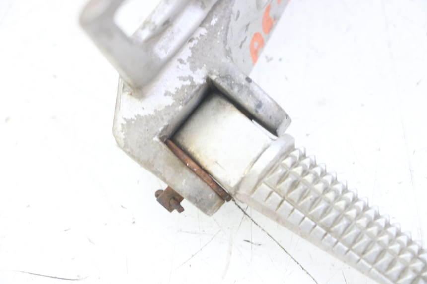 photo de SUPORTE DO DESCANSO DE PÉ TRASEIRO DIREITO YAMAHA TDR DELTABOX 125 (1997 - 2003) - Detalhe da peça