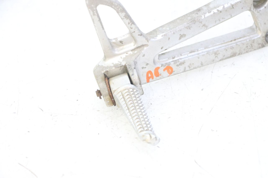 photo de SUPORTE DO DESCANSO DE PÉ TRASEIRO DIREITO YAMAHA TDR DELTABOX 125 (1997 - 2003) - Peça verificada