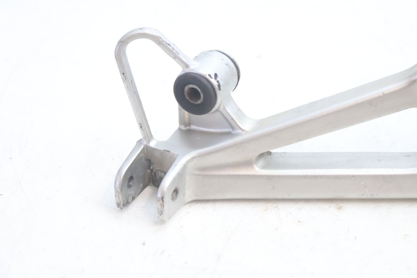 photo de SUPORTE DO DESCANSO DE PÉ TRASEIRO DIREITO HONDA VFR FI RC46 800 (1998 - 2001) - Detalhe da peça