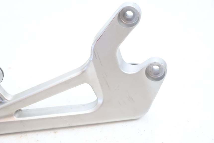 photo de SUPORTE DO DESCANSO DE PÉ TRASEIRO DIREITO HONDA VFR FI RC46 800 (1998 - 2001) - Zoom do estado de desgaste