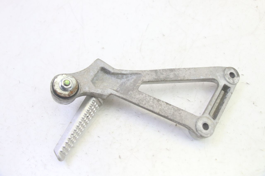 photo de SUPORTE DO DESCANSO DE PÉ TRASEIRO DIREITO DAELIM VJ ROADWIN FI 125 (2008 - 2017) - Vista geral