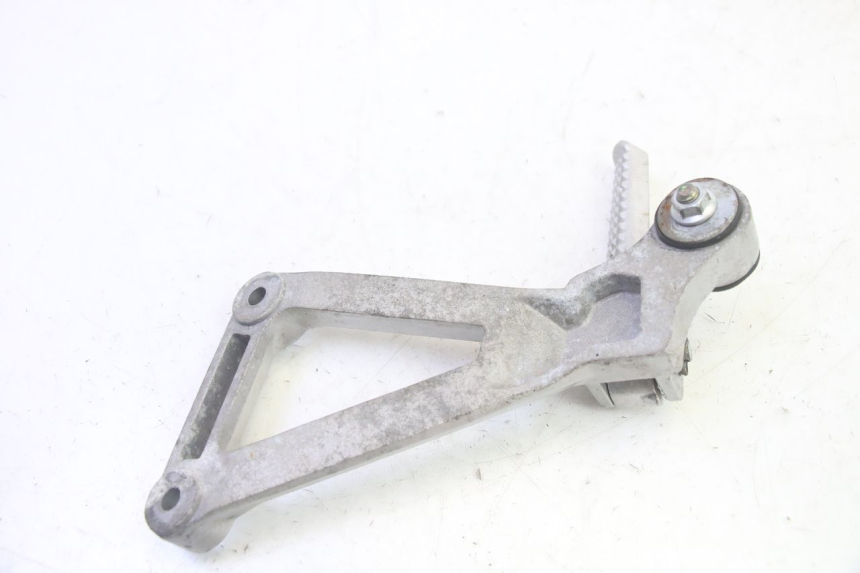 photo de SUPORTE DO DESCANSO DE PÉ TRASEIRO DIREITO DAELIM VJ ROADWIN FI 125 (2008 - 2017) - Pontos de fixação