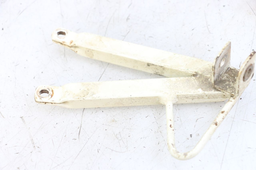photo de SUPORTE DO DESCANSO DE PÉ TRASEIRO DIREITO PEUGEOT XP6 50 (1997 - 2003) - Zoom do estado de desgaste