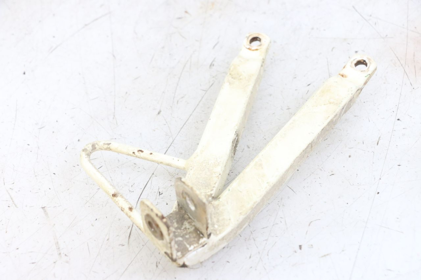 photo de SUPORTE DO DESCANSO DE PÉ TRASEIRO DIREITO PEUGEOT XP6 50 (1997 - 2003) - Outro ângulo de visão