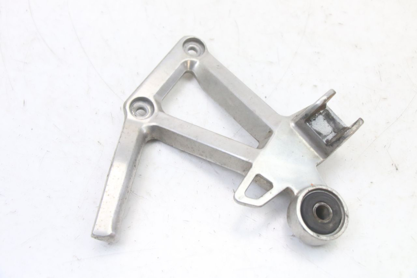 photo de SUPORTE DO DESCANSO DE PÉ TRASEIRO DIREITO YAMAHA FZS FAZER 600 (2001 - 2003) - Detalhe da peça