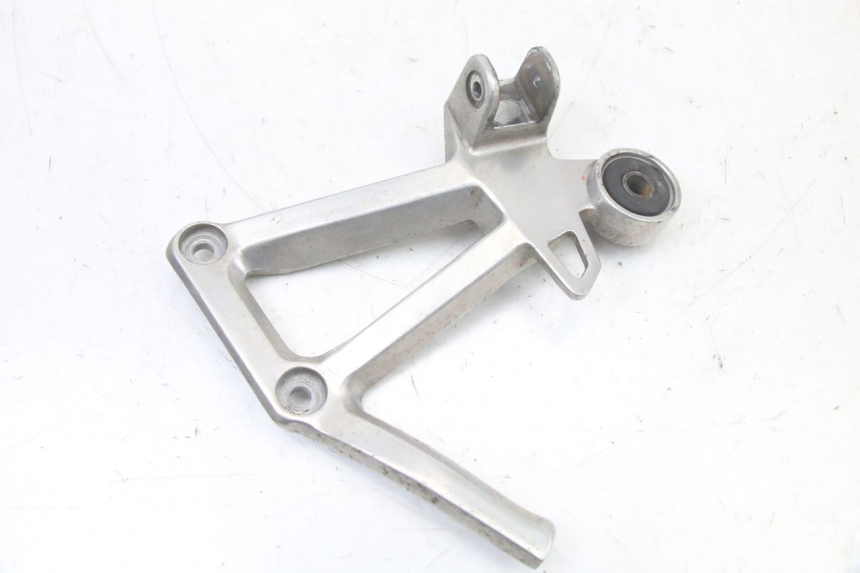 photo de SUPORTE DO DESCANSO DE PÉ TRASEIRO DIREITO YAMAHA FZS FAZER 600 (2001 - 2003) - Zoom do estado de desgaste