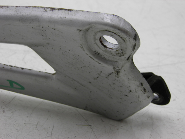 photo de SUPORTE DO DESCANSO DE PÉ TRASEIRO DIREITO YAMAHA YBR 125 (2004 - 2006) - Ampliação técnica