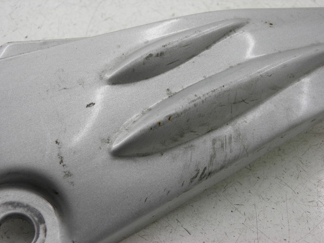 photo de SUPORTE DO DESCANSO DE PÉ TRASEIRO DIREITO YAMAHA YBR CUSTOM 125 (2008 - 2010) - Detalhe da peça