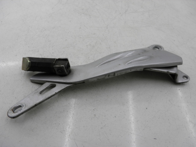 photo de SUPORTE DO DESCANSO DE PÉ TRASEIRO DIREITO YAMAHA YBR CUSTOM 125 (2008 - 2010) - Pontos de fixação
