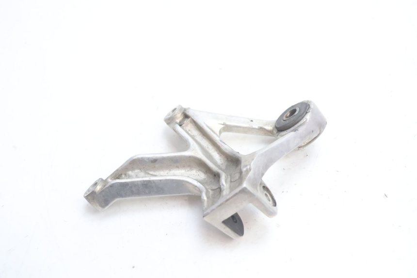 photo de PLACA DO DESCANSO DO PÉ TRASEIRO DIREITO YAMAHA YZF R GENESIS 750 (1993 - 1998) - Outro ângulo de visão