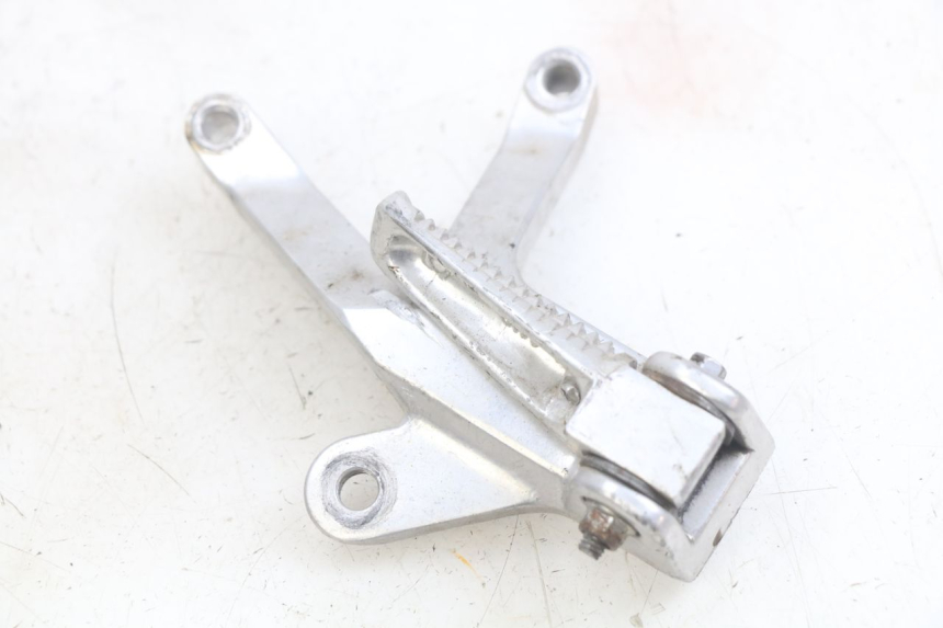 photo de SUPORTE DO DESCANSO DE PÉ TRASEIRO DIREITO YAMAHA YZF R THUNDERCAT 600 (1996 - 2003) - Outro ângulo de visão