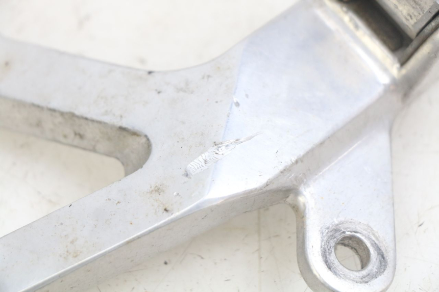 photo de SUPORTE DO DESCANSO DE PÉ TRASEIRO DIREITO YAMAHA YZF R THUNDERCAT 600 (1996 - 2003) - Vista geral
