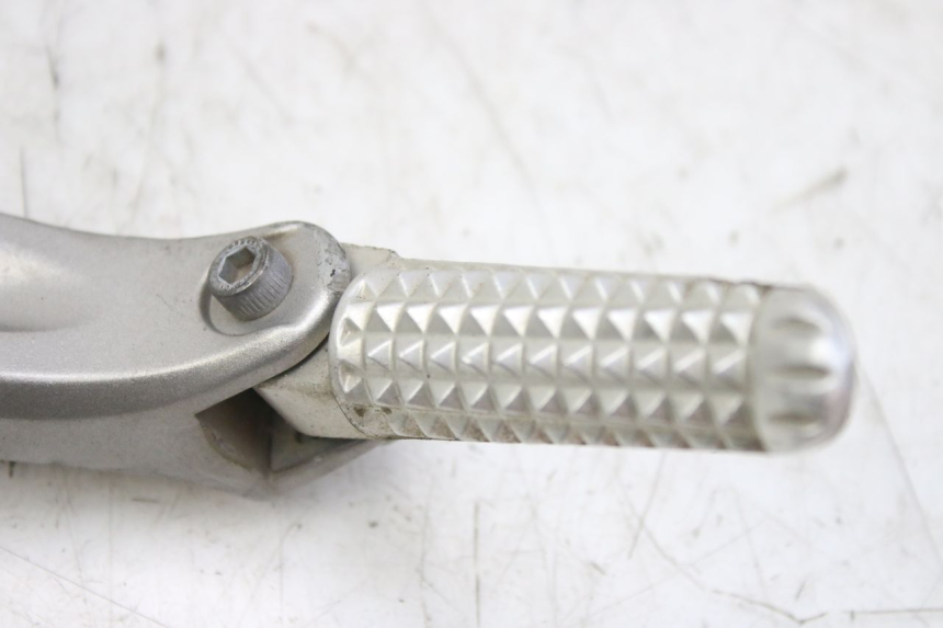 photo de SUPORTE DO DESCANSO DE PÉ TRASEIRO DIREITO YAMAHA YZF R1 1000 (2007 - 2008) - Detalhe da peça