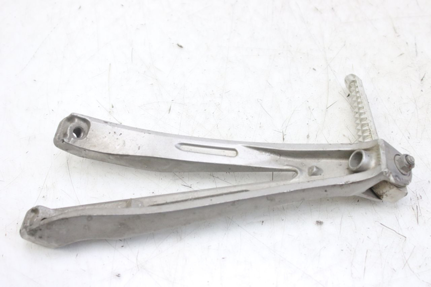 photo de SUPORTE DO DESCANSO DE PÉ TRASEIRO DIREITO YAMAHA YZF R1 1000 (2007 - 2008) - Outro ângulo de visão