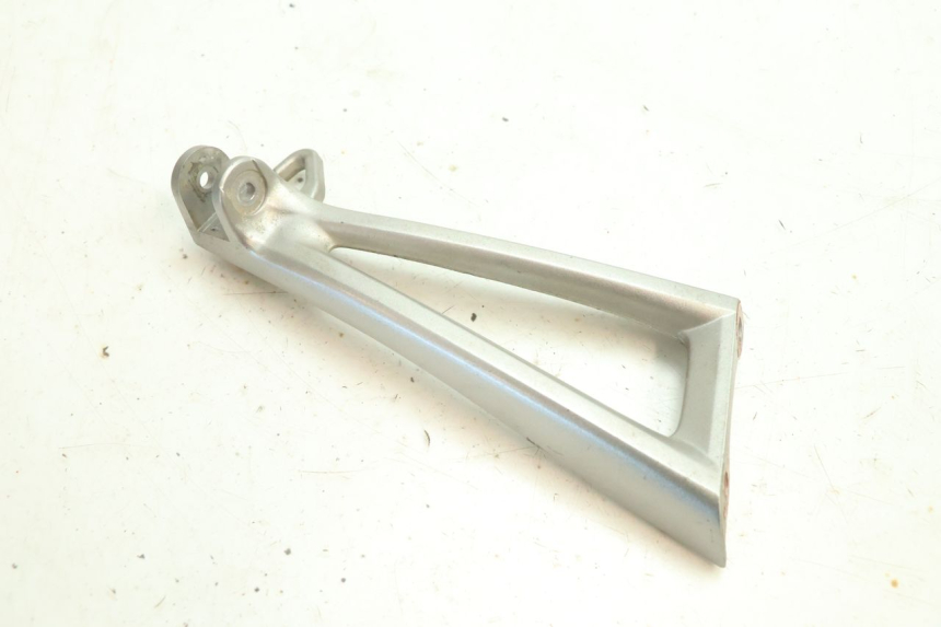 photo de PLACA DO DESCANSO DO PÉ TRASEIRO DIREITO YAMAHA YZF R6 600 (2008 - 2009) - Detalhe da peça