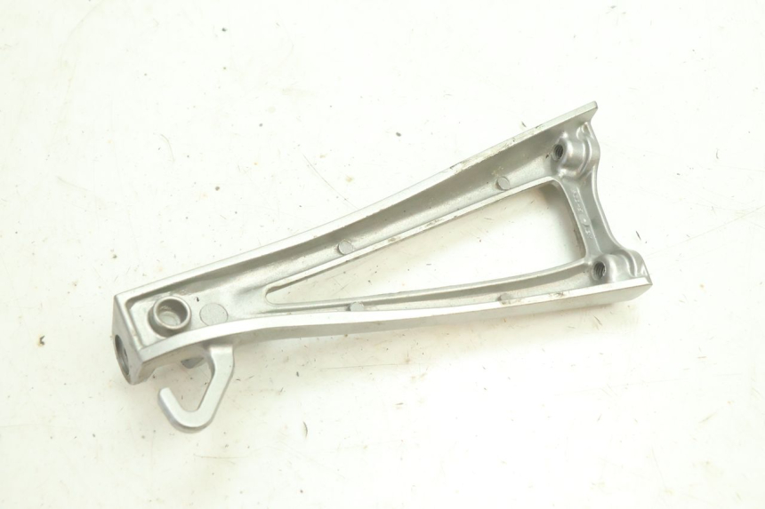 photo de PLACA DO DESCANSO DO PÉ TRASEIRO DIREITO YAMAHA YZF R6 600 (2008 - 2009) - Zoom do estado de desgaste
