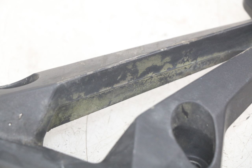 photo de SUPORTE DO DESCANSO DE PÉ TRASEIRO DIREITO KAWASAKI Z 750 (2007 - 2013) - Outro ângulo de visão
