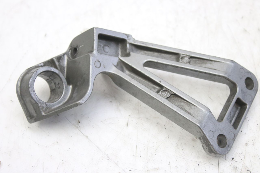 photo de SUPORTE DO DESCANSO DE PÉ TRASEIRO DIREITO KAWASAKI ZX-6R ZX6R 600 (1995 - 1997) - Detalhe da peça