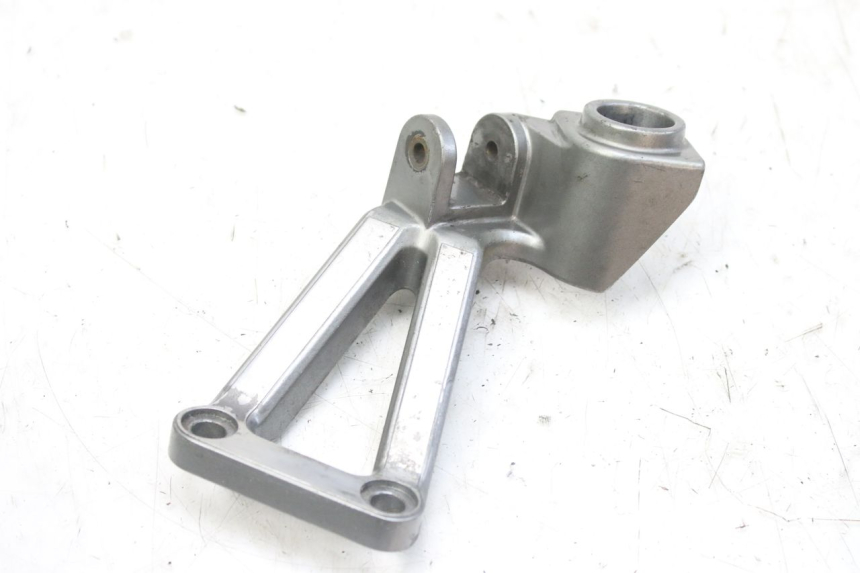 photo de SUPORTE DO DESCANSO DE PÉ TRASEIRO DIREITO KAWASAKI ZX-6R ZX6R 600 (1995 - 1997) - Outro ângulo de visão
