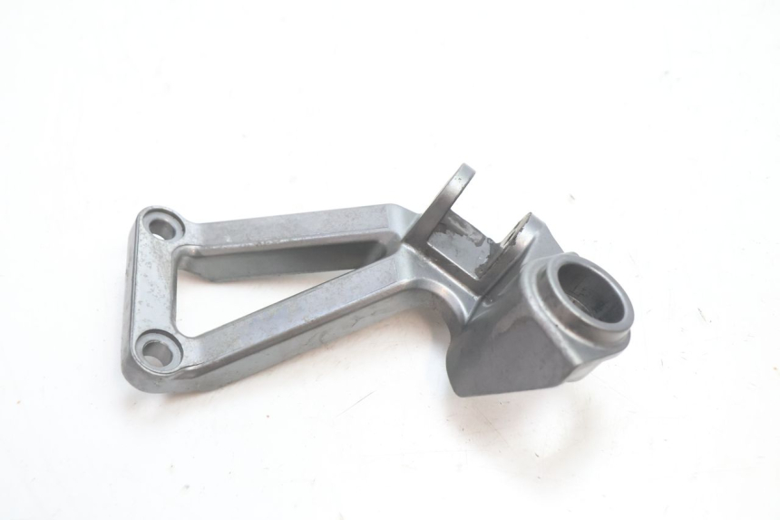 photo de SUPORTE DO DESCANSO DE PÉ TRASEIRO DIREITO KAWASAKI ZX-6R ZX6R 600 (1995 - 1997) - Zoom do estado de desgaste