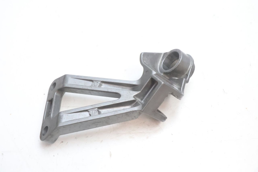photo de SUPORTE DO DESCANSO DE PÉ TRASEIRO DIREITO KAWASAKI ZX-6R ZX6R 600 (1995 - 1997) - Outro ângulo de visão