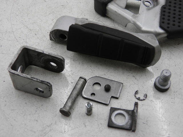 photo de SUPORTE DO DESCANSO DE PÉ TRASEIRO ESQUERDO BMW R RS 1150 (2001 - 2005) - Pontos de fixação