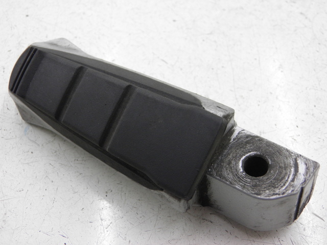 photo de SUPORTE DO DESCANSO DE PÉ TRASEIRO ESQUERDO BMW R RS 1150 (2001 - 2005) - Estado da superfície