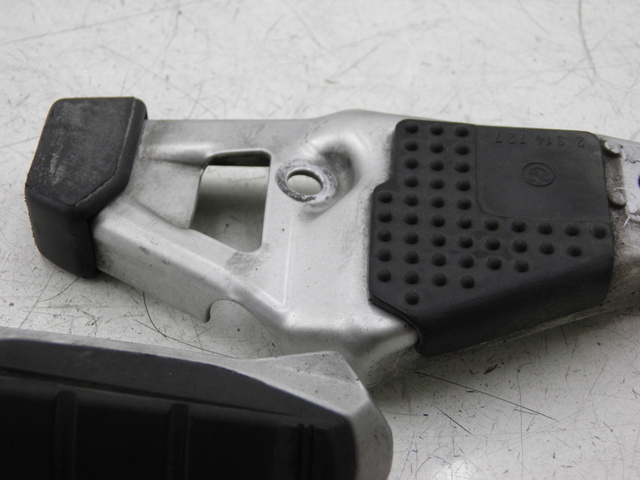 photo de SUPORTE DO DESCANSO DE PÉ TRASEIRO ESQUERDO BMW R RS 1150 (2001 - 2005) - Marcações e referências