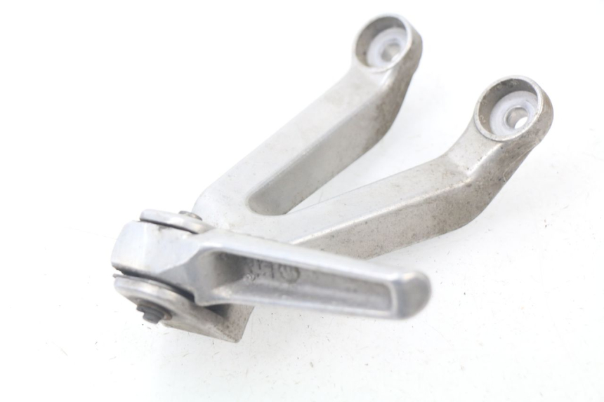 photo de SUPORTE DO DESCANSO DE PÉ TRASEIRO ESQUERDO HONDA CBR 919 RR FIREBLADE 900 (1998 - 1999) - Detalhe da peça