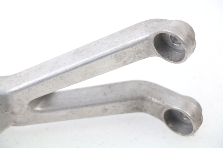 photo de SUPORTE DO DESCANSO DE PÉ TRASEIRO ESQUERDO HONDA CBR 919 RR FIREBLADE 900 (1998 - 1999) - Zoom do estado de desgaste
