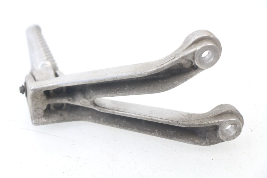 photo de SUPORTE DO DESCANSO DE PÉ TRASEIRO ESQUERDO HONDA CBR 919 RR FIREBLADE 900 (1998 - 1999) - Outro ângulo de visão