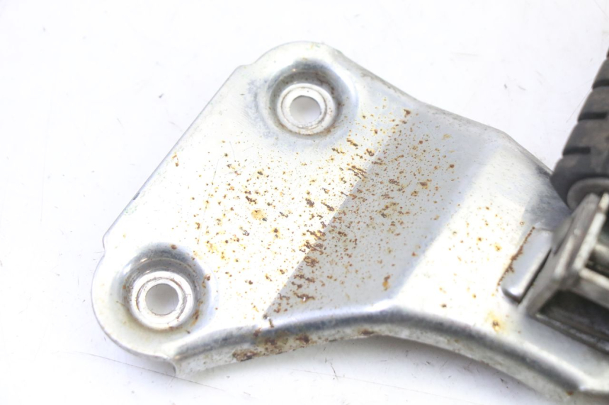 photo de SUPORTE DO DESCANSO DE PÉ TRASEIRO ESQUERDO APRILIA CLASSIC 125 (1995 - 2001) - Detalhe da peça