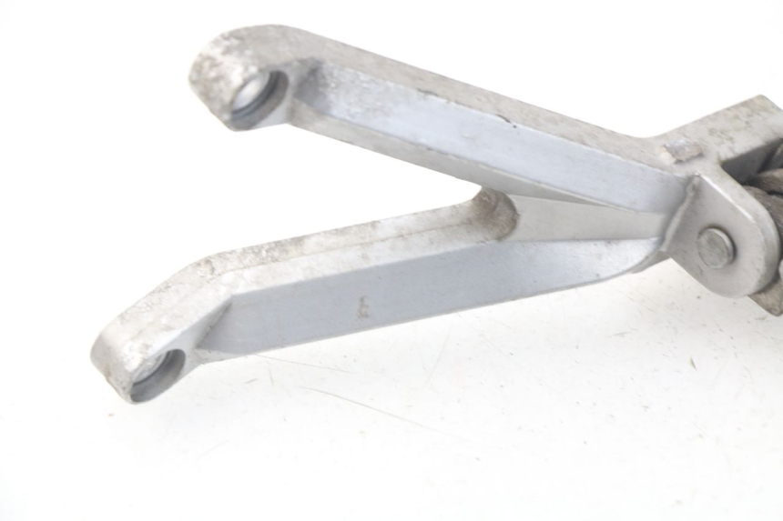 photo de SUPORTE DO DESCANSO DE PÉ TRASEIRO ESQUERDO HYOSUNG COMET GTR 125 (2007 - 2014) - Ampliação técnica