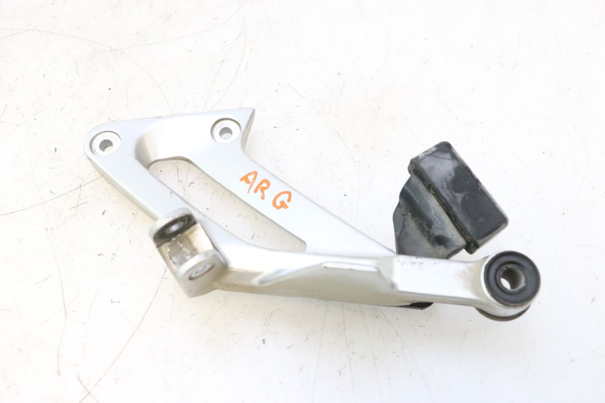 photo de PLACA DO DESCANSO DE PÉ TRASEIRO ESQUERDO YAMAHA FJR 1300 (2001 - 2005) - Ampliação técnica